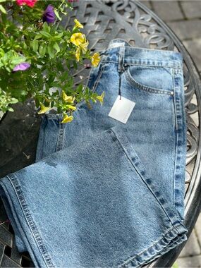 Statement Jeans NWT Mid Rise Straight Leg Light Wash Denim